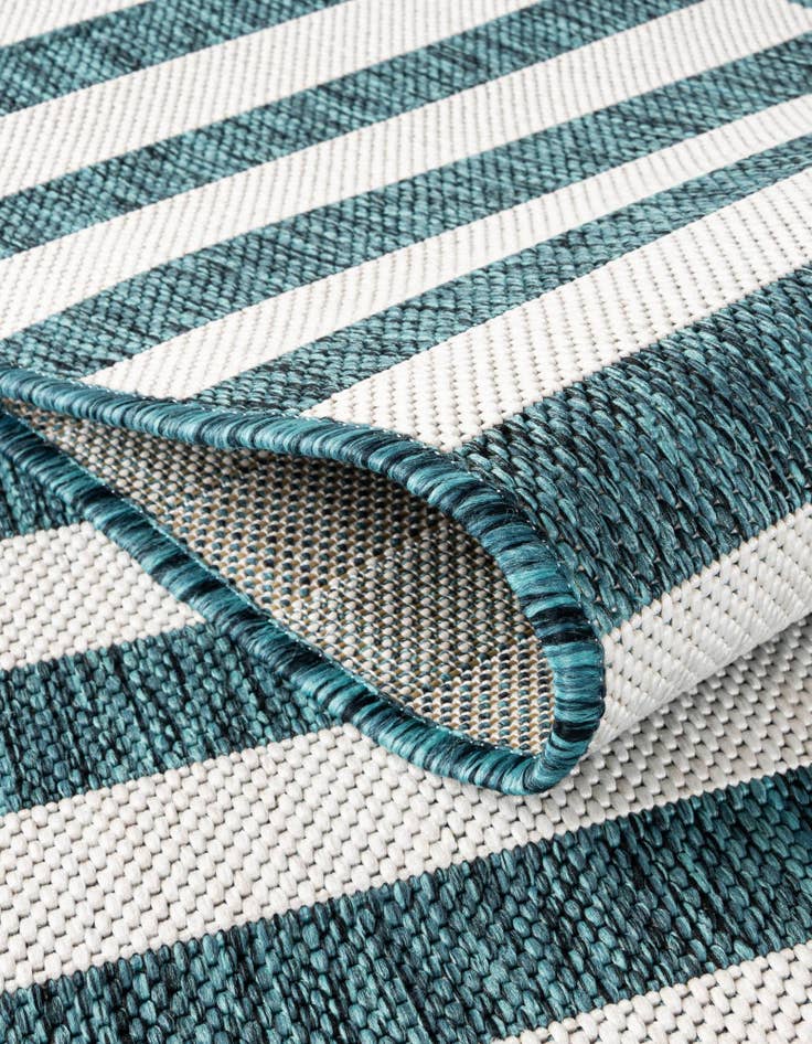 Detail image of 4' x 4' Easy-Clean Striped Indoor / Outdoor Round Rug