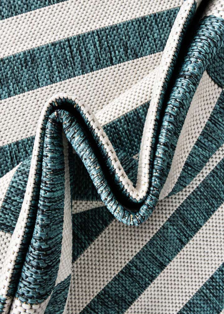 4' x 4' Easy-Clean Striped Indoor / Outdoor Round Rug