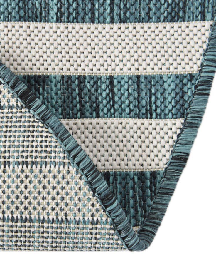 Detail image of 4' x 4' Easy-Clean Striped Indoor / Outdoor Round Rug