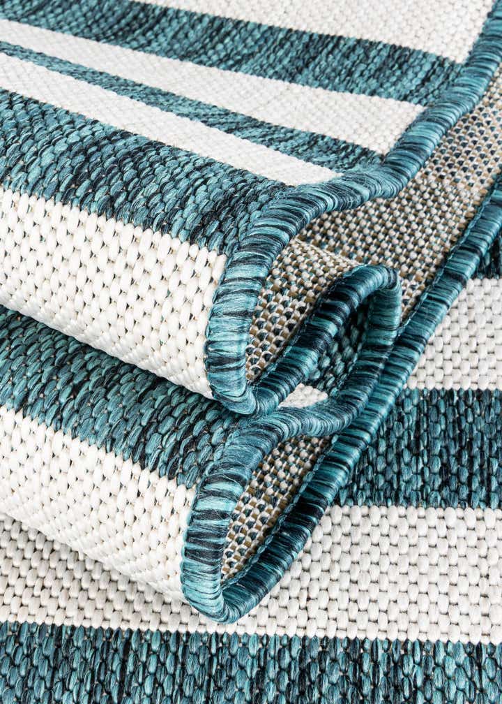 4' x 4' Easy-Clean Striped Indoor / Outdoor Round Rug