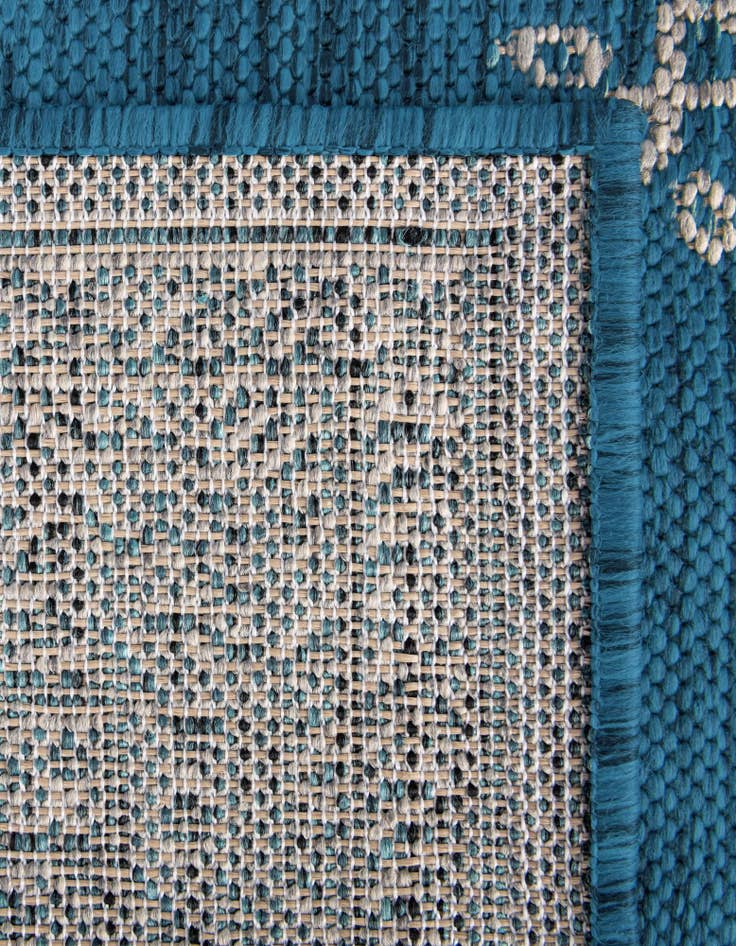 Detail image of 10' x 10' Easy-Clean Traditional Indoor / Outdoor Round Rug