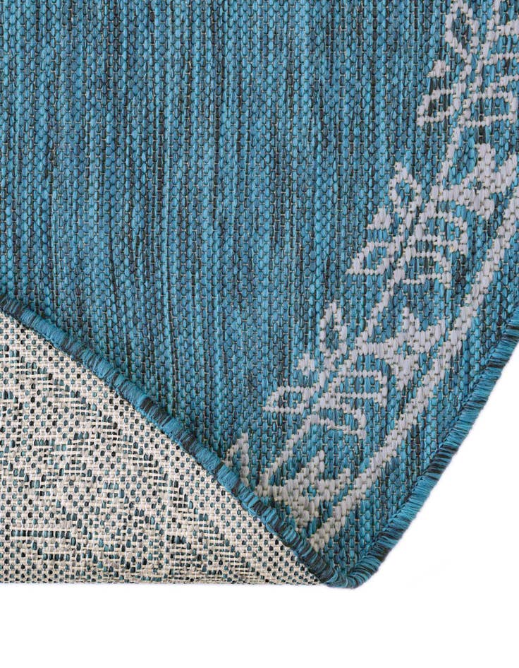 Detail image of 4' x 4' Easy-Clean Traditional Indoor / Outdoor Round Rug