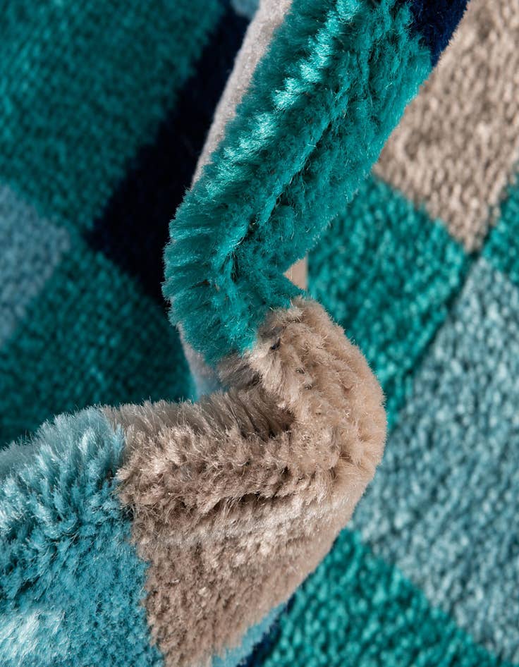 Detail image of 2' x 8' Azalea Runner Rug