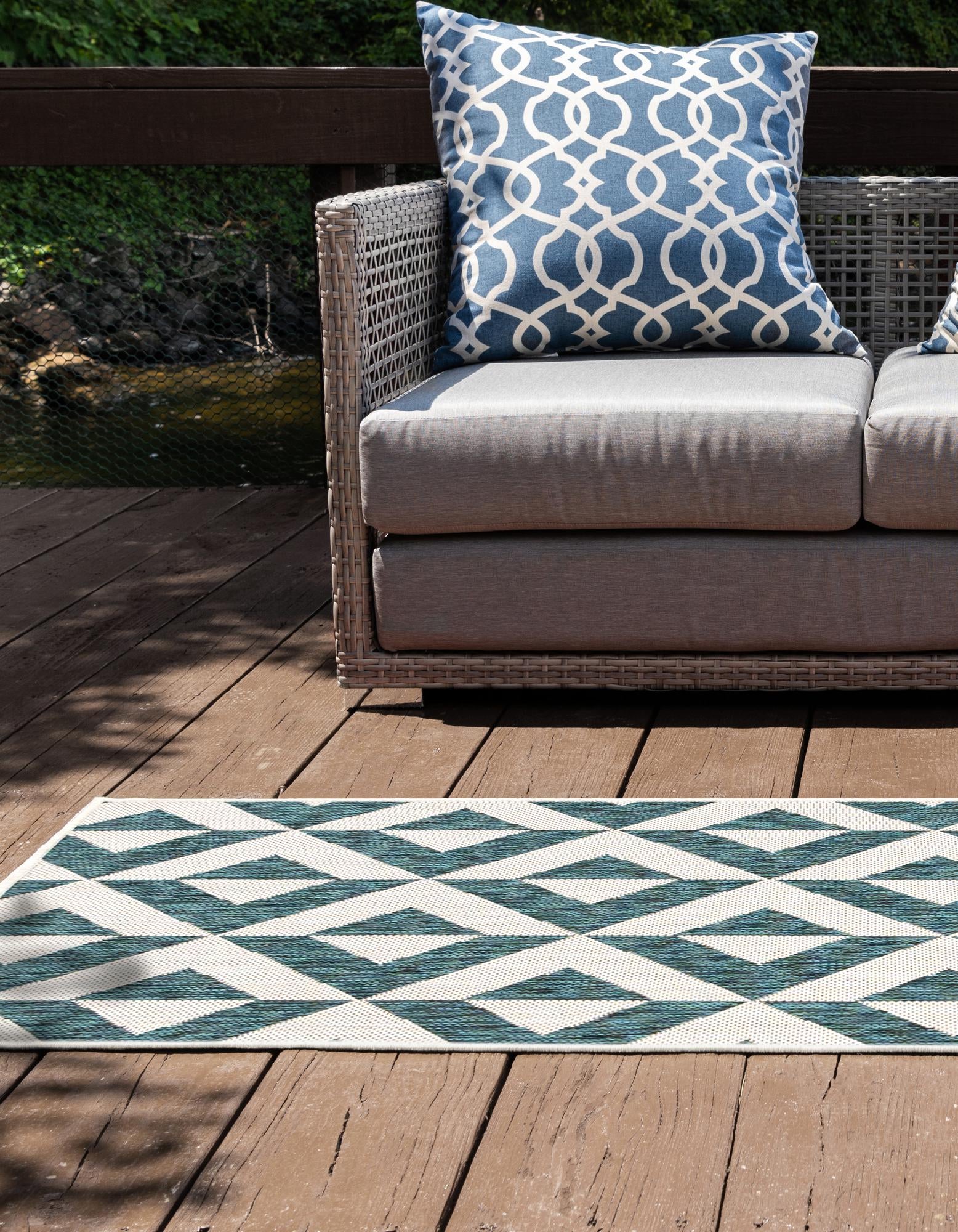 2' x 6' Easy-Clean Jill Zarin Napa Indoor / Outdoor Runner Rug