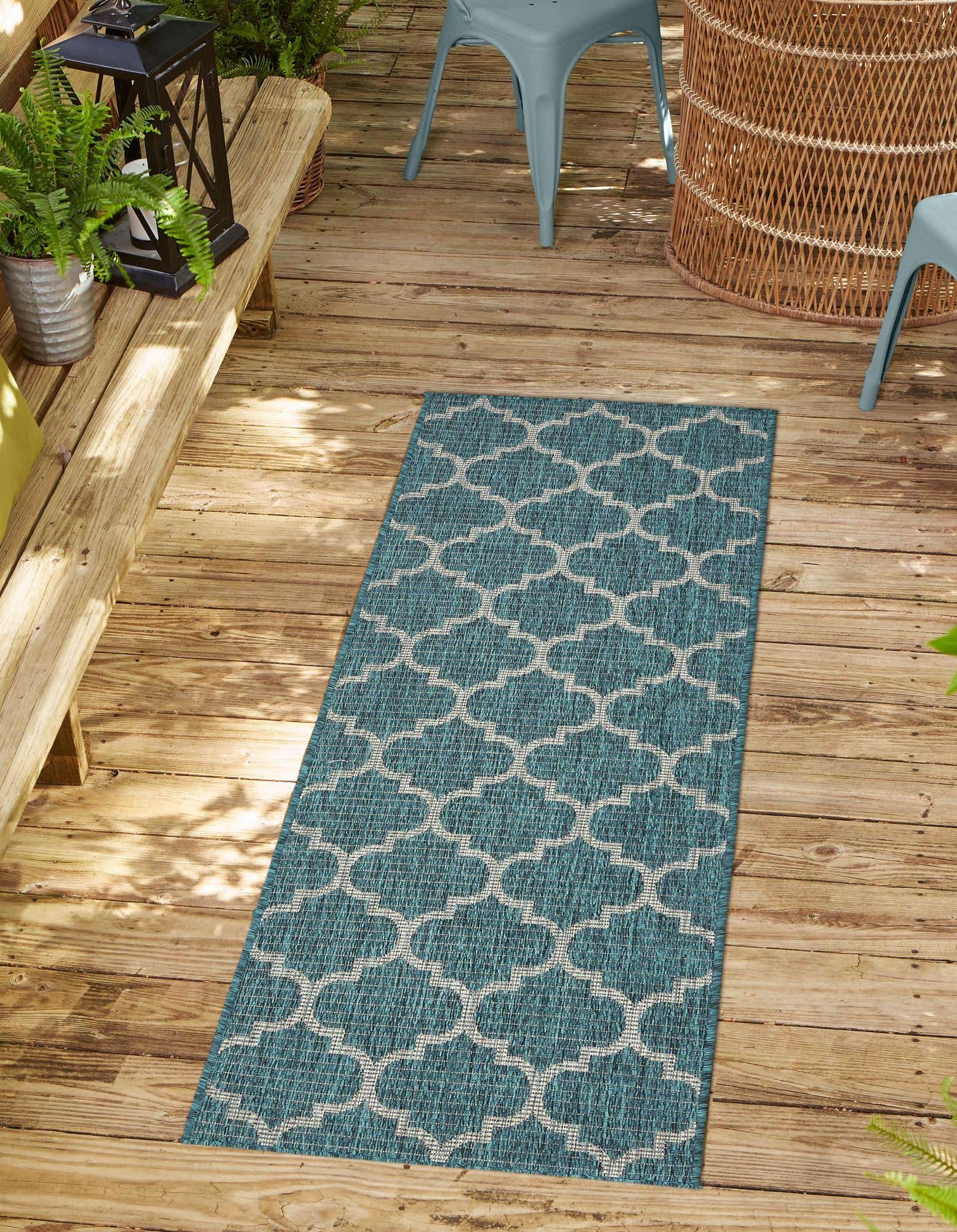 Detail image of 2' 7 x 12' Lattice Indoor / Outdoor Runner Rug