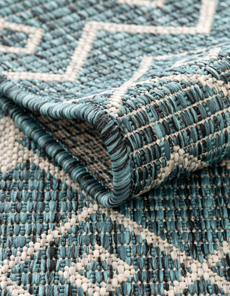Detail image of 2' x 8' Easy-Clean Lattice Indoor / Outdoor Runner Rug