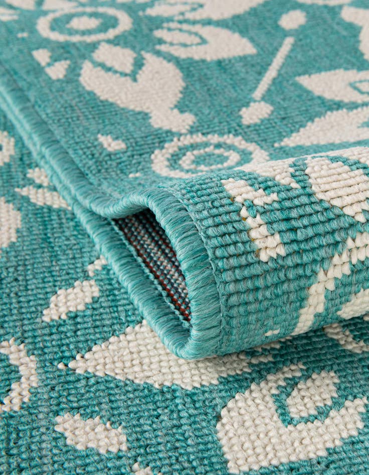 Detail image of 2' 7 x 10' Washable Lattice Indoor / Outdoor Runner Rug