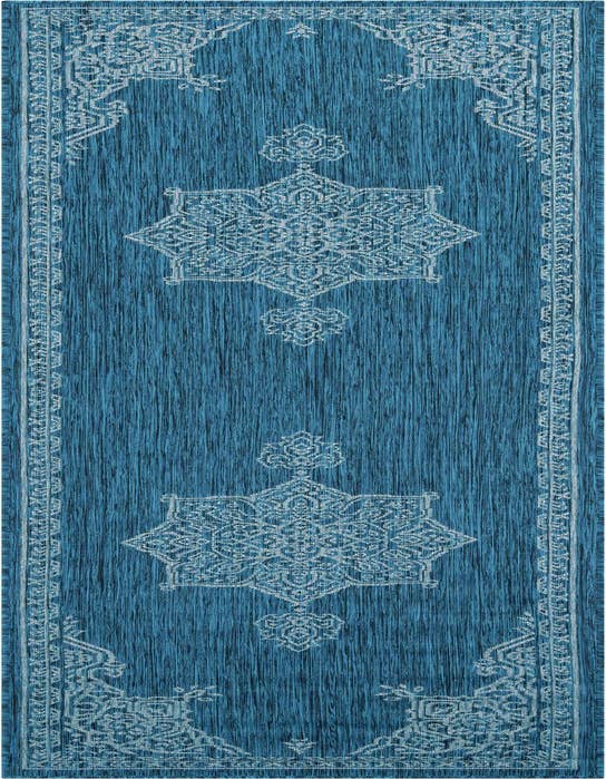 Detail image of 2' 7 x 10' Easy-Clean Traditional Indoor / Outdoor Runner Rug