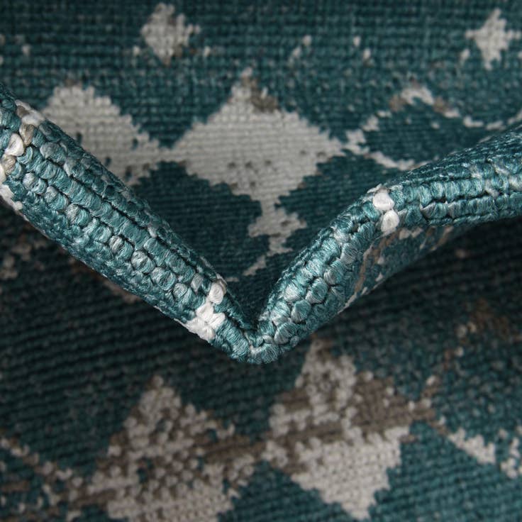 Detail image of 2' x 6' Easy-Clean Trellis Indoor / Outdoor Runner Rug