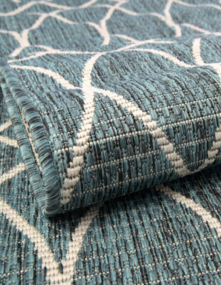 Detail image of 2' x 7' 10 Easy-Clean Trellis Indoor / Outdoor Runner Rug