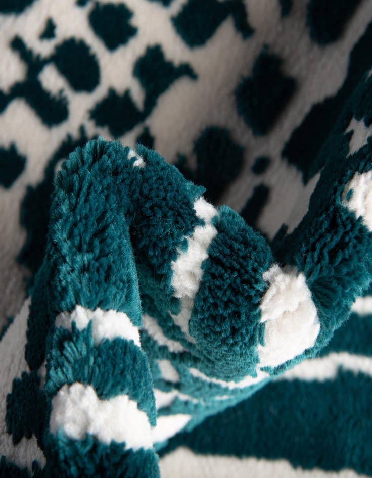 Detail image of 2' x 6' Vince Camuto Runner Rug