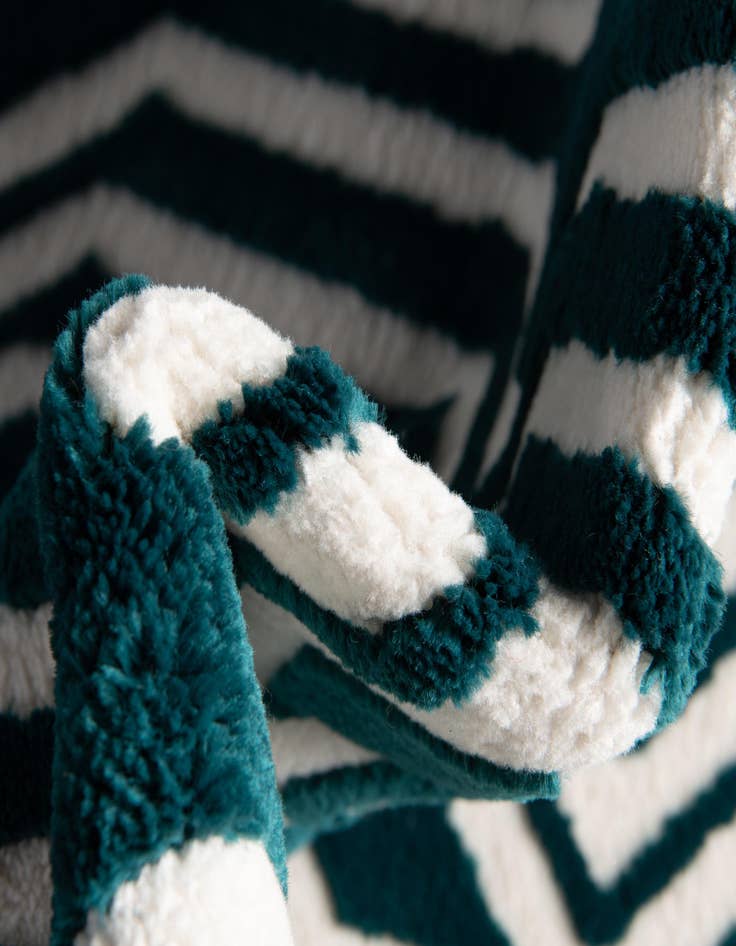 Detail image of 2' x 8' 8 Vince Camuto Runner Rug