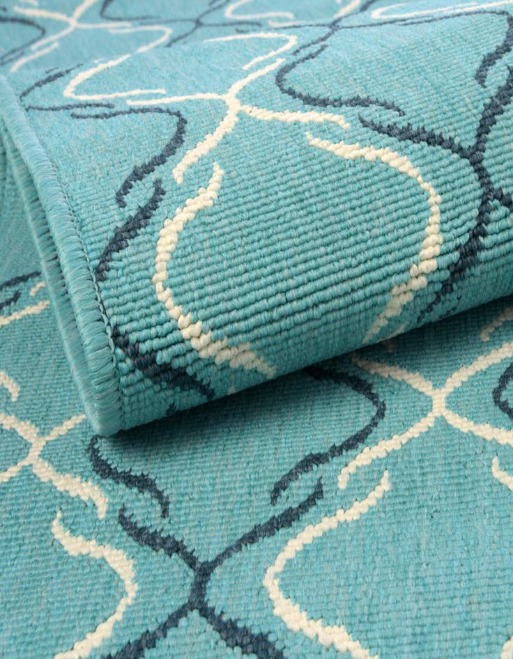 Detail image of 7' 10 x 7' 10 Washable Lattice Indoor / Outdoor Square Rug
