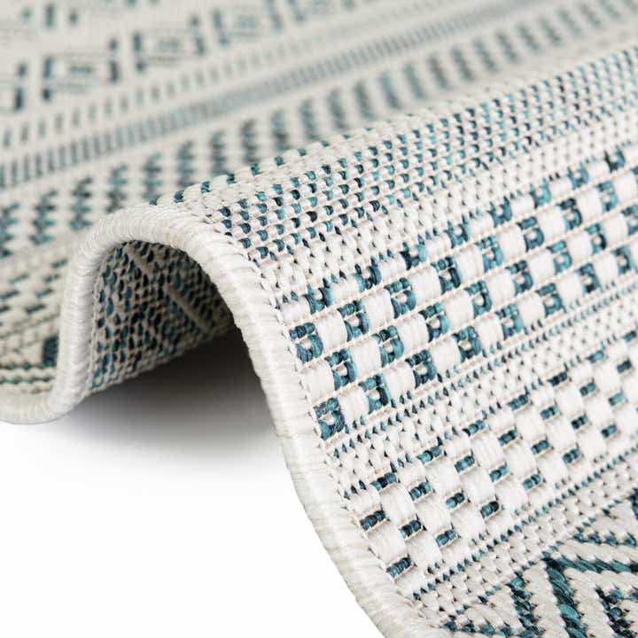 7' 10 x 7' 10 Easy-Clean Striped Indoor / Outdoor Square Rug