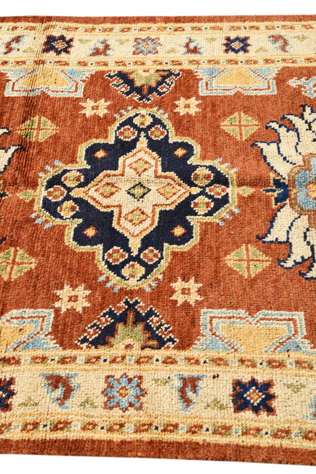 Detail image of 4' 1 x 6' 3 Hand Knotted Darya Wool Rug