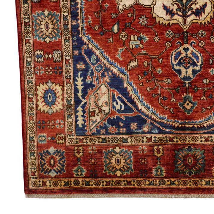 5' 7 x 8' Hand Knotted Heriz Rug