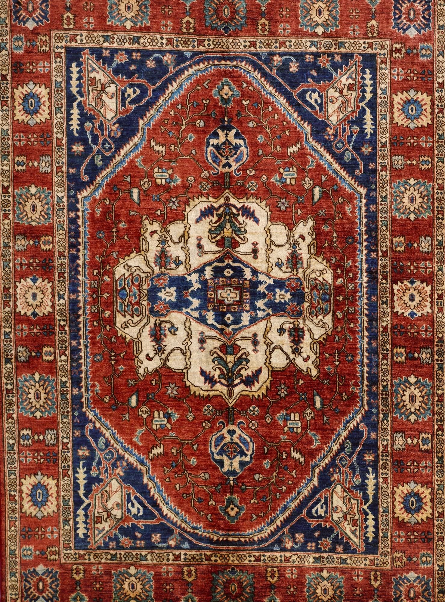 5' 7 x 8' Hand Knotted Heriz Rug