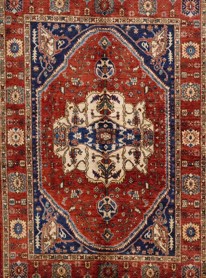 5' 7 x 8' Hand Knotted Heriz Rug