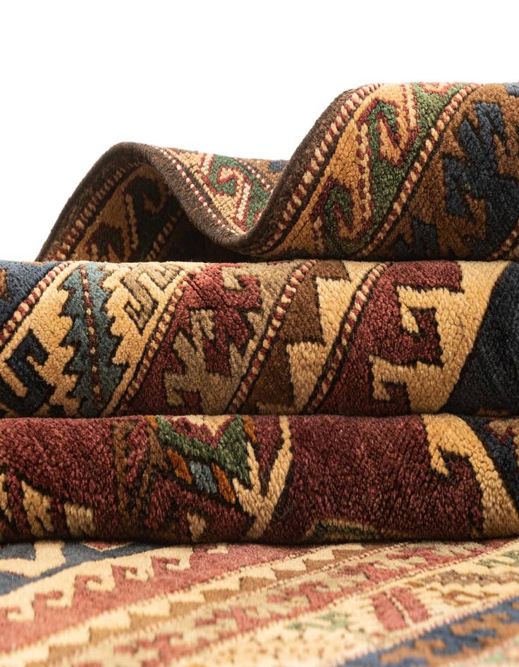 Detail image of 4' 7 x 7' 4 Kars Wool Rug