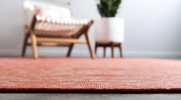 Detail image of 7' 5 x 10' Easy-Clean Solid Indoor / Outdoor Rug