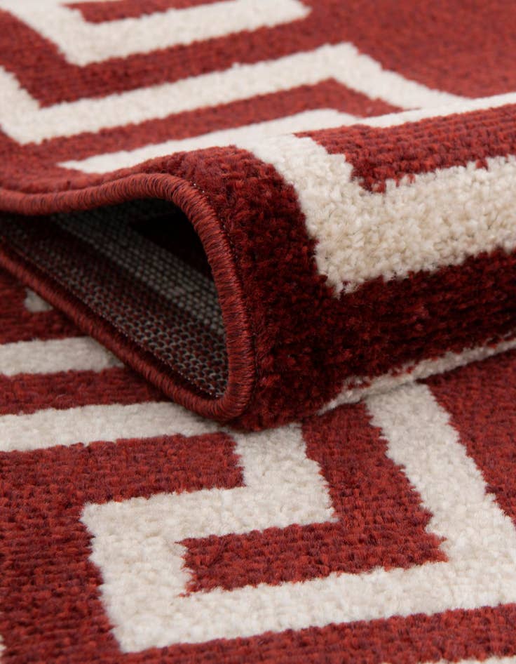 Detail image of 7' 10 x 7' 10 Greek Key Round Rug