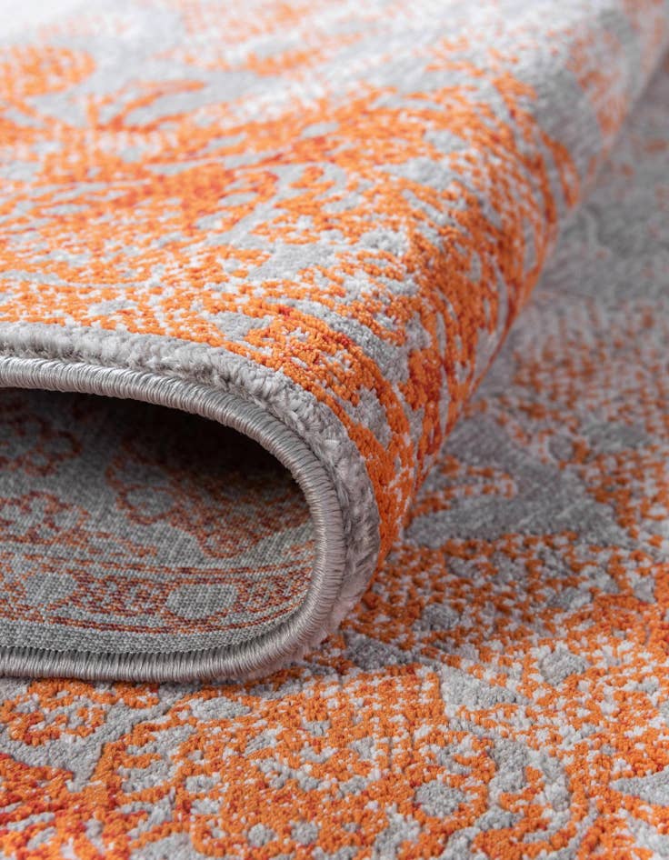 Detail image of 6' x 6' Modern Classical Round Rug