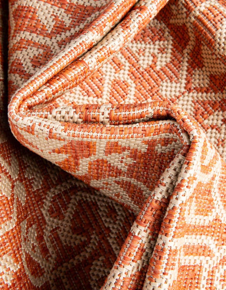 Detail image of 5' 3 x 5' 3  Washable Botanical Indoor / Outdoor Round Rug