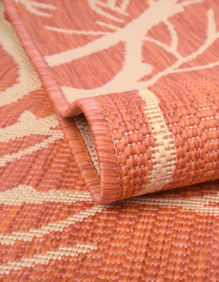 Detail image of 6' x 6'  Washable Botanical Indoor / Outdoor Round Rug