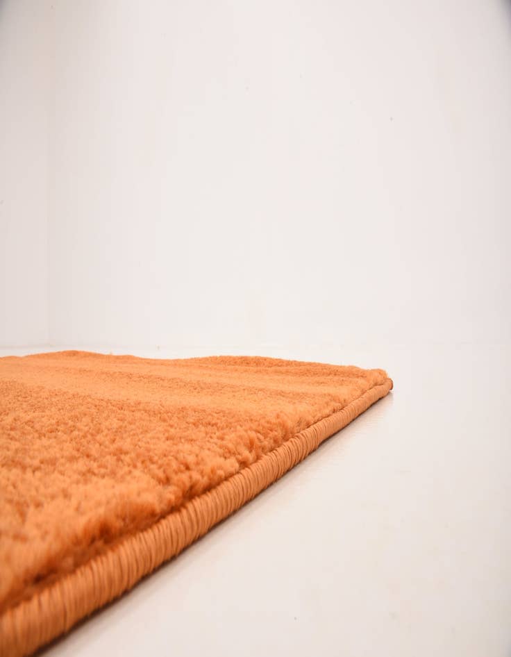 Detail image of 3' 3 x 9' 10 Basic Runner Rug