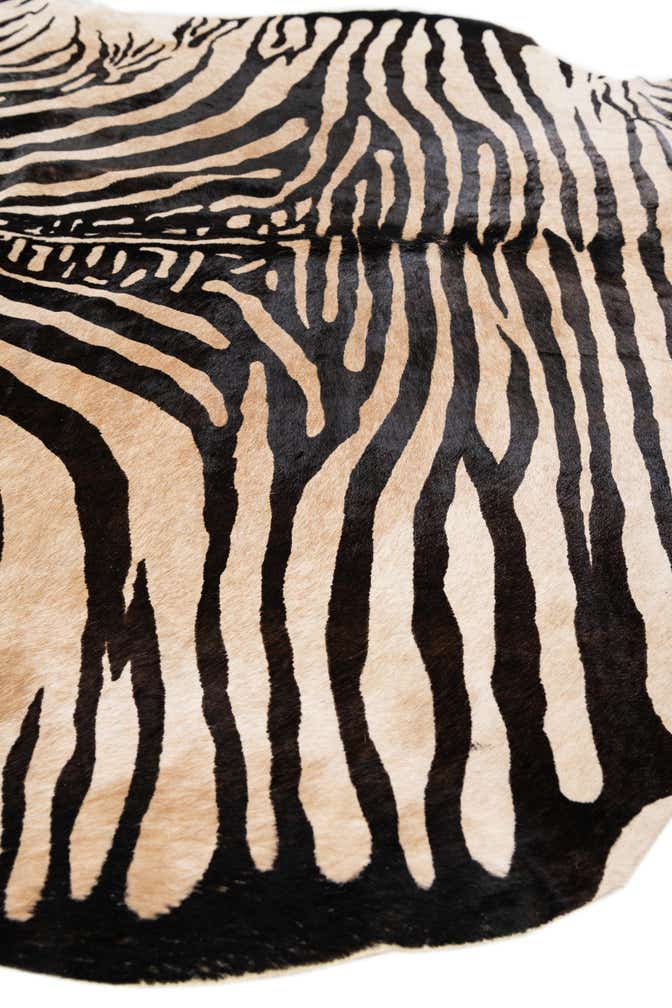 6' 2 x 6' 10 Cowhide Leather Freeform Rug