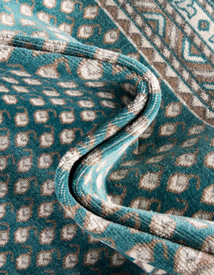 Detail image of 5' x 8' SoHo Oval Rug