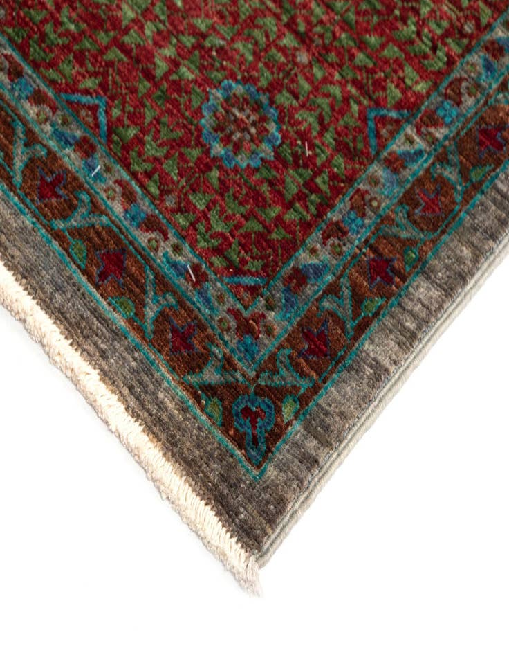 Detail image of 6' 11 x 9' 10 Amina Wool Rug