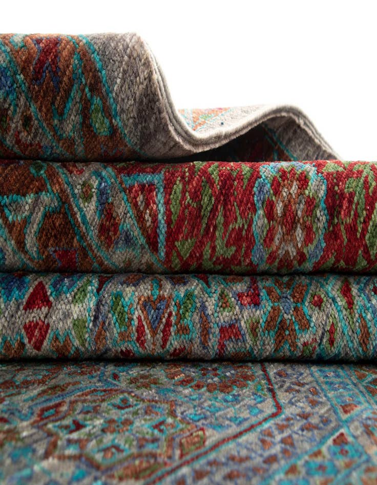 Detail image of 6' 11 x 9' 10 Amina Wool Rug