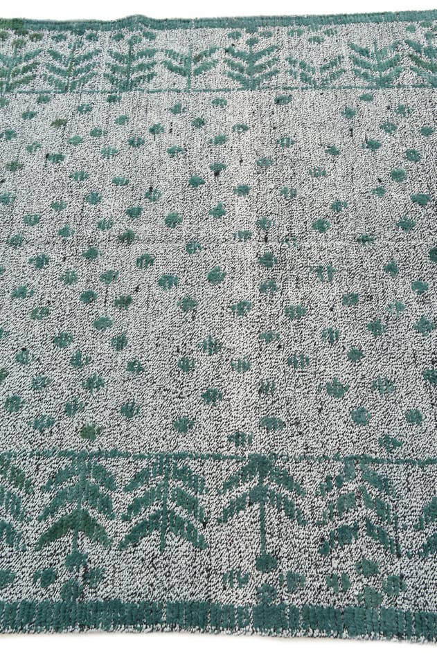 Detail image of 4' 11 x 7' 2 Hand Knotted Darya Wool Rug