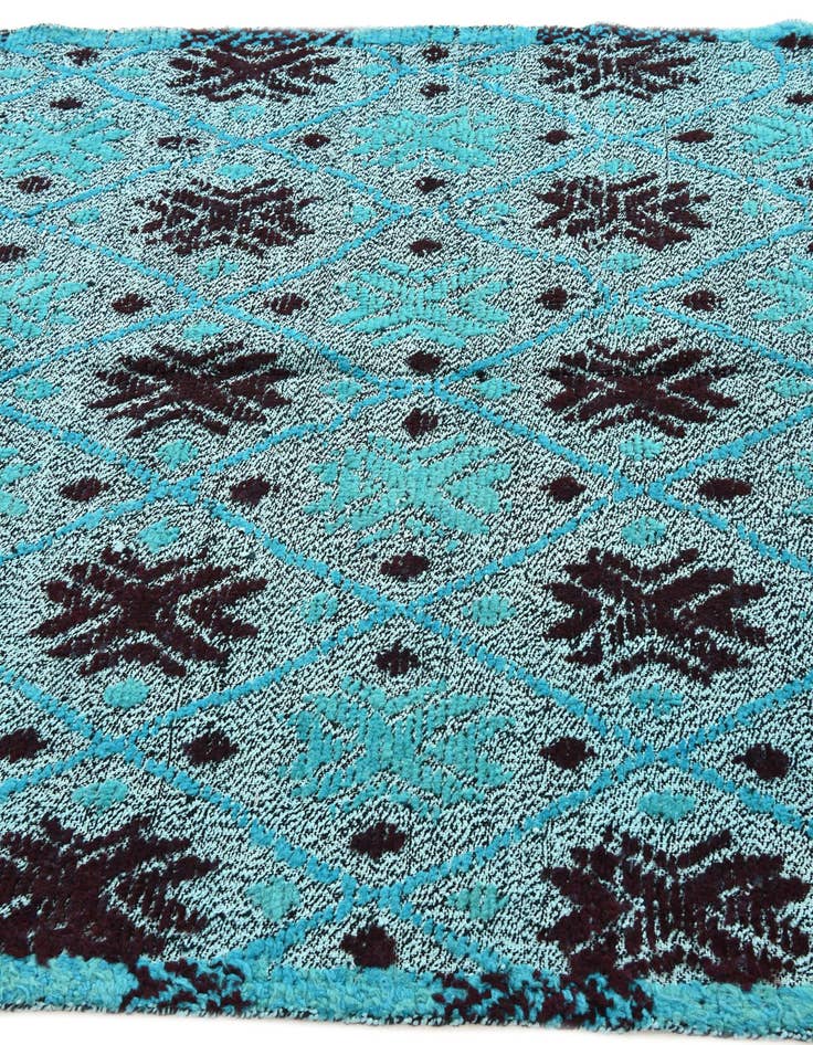 Detail image of 5' 5 x 8'  Hand Knotted Darya Wool Rug