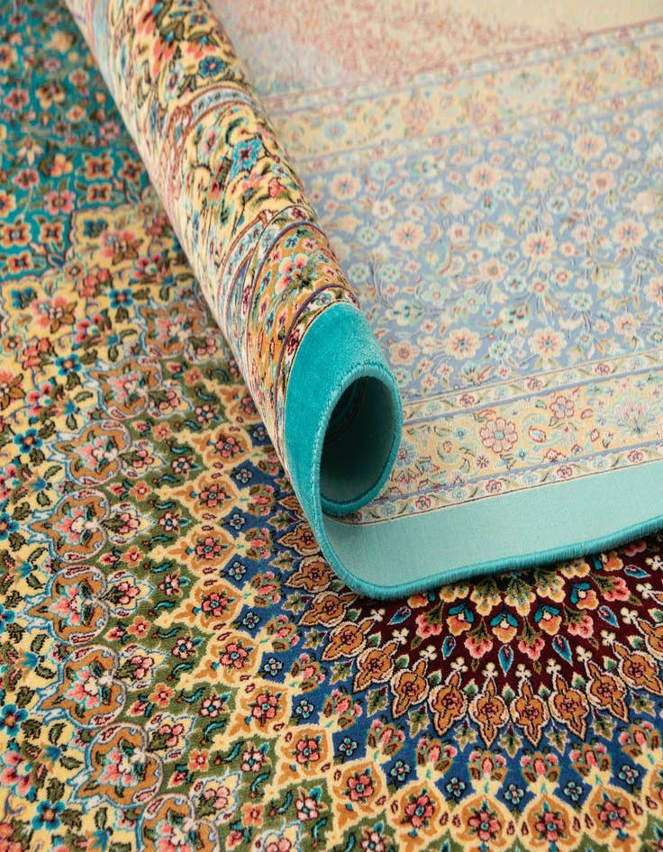 Detail image of 6' 6 x 9' 8 Ghom Design Rug
