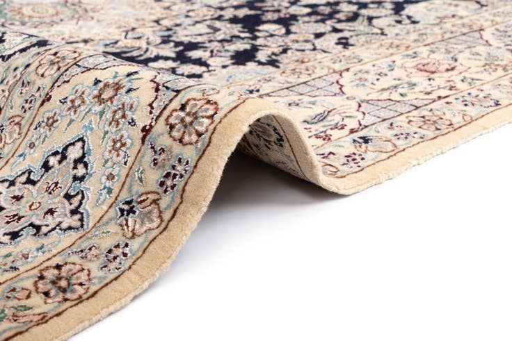 Detail image of 5' x 7' 3 Nain Rug