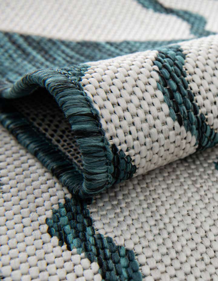 7' 1 x 10' Easy-Clean Coastal Indoor / Outdoor Rug