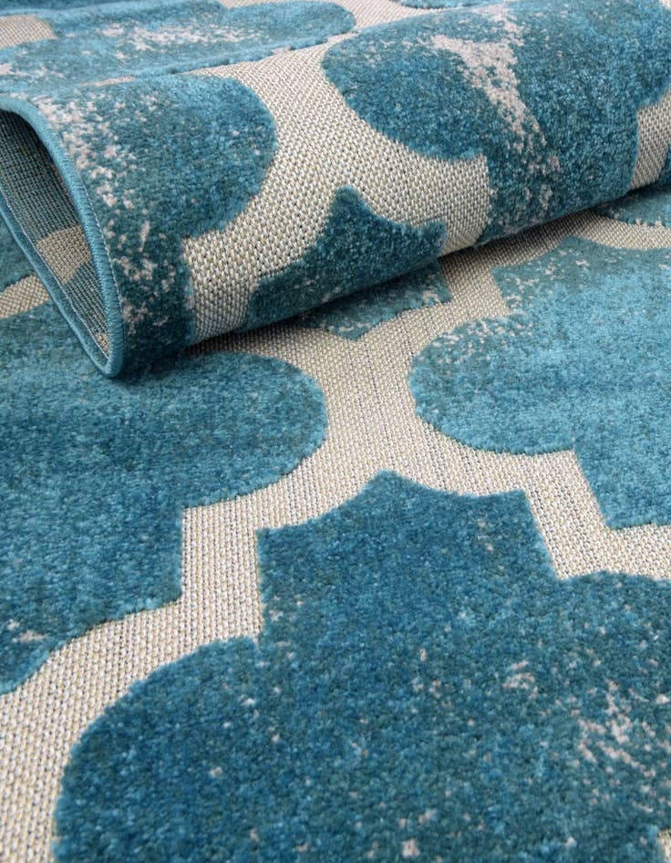 Detail image of 5' x 8' Washable Lattice Indoor / Outdoor Rug