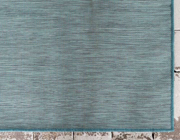 5' 3 x 8' Easy-Clean Solid Indoor / Outdoor Rug