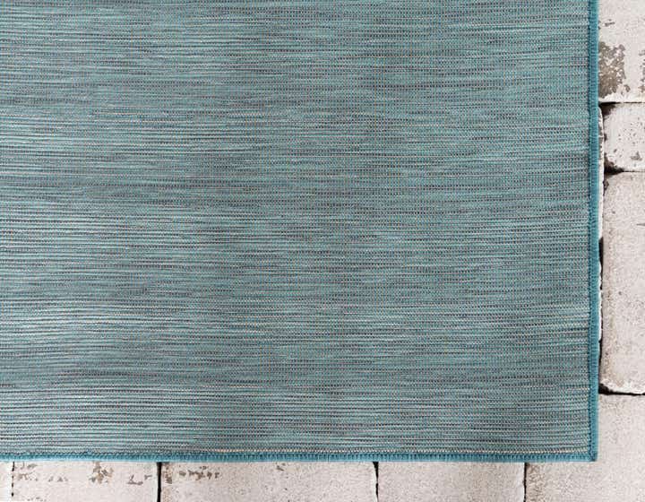5' 3 x 8' Easy-Clean Solid Indoor / Outdoor Rug