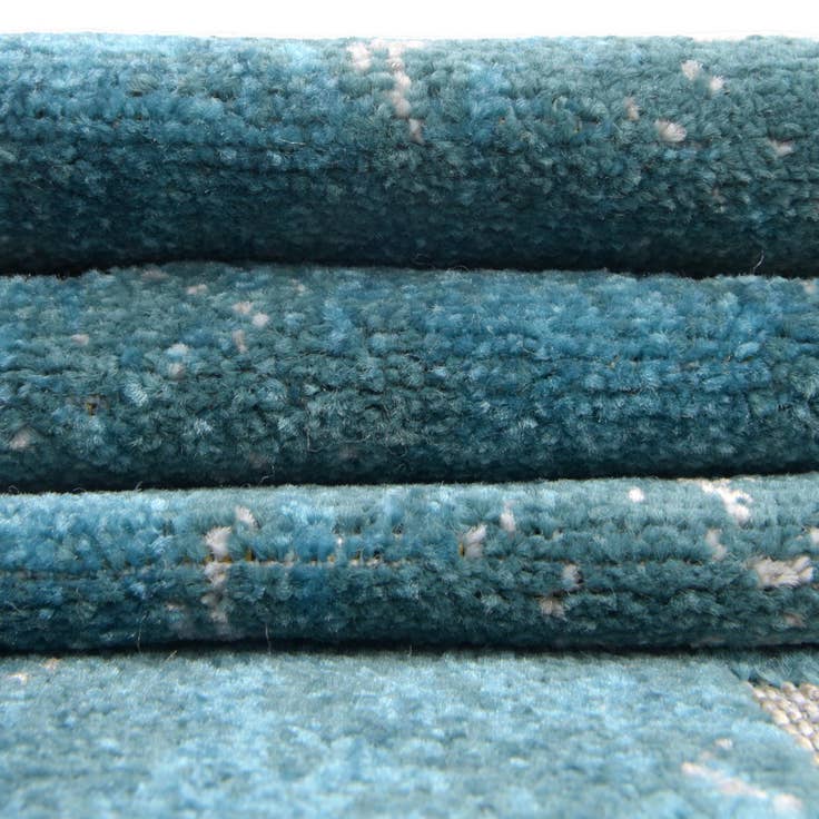 Detail image of 9' x 12' 2 Easy-Clean Trellis Indoor / Outdoor Rug