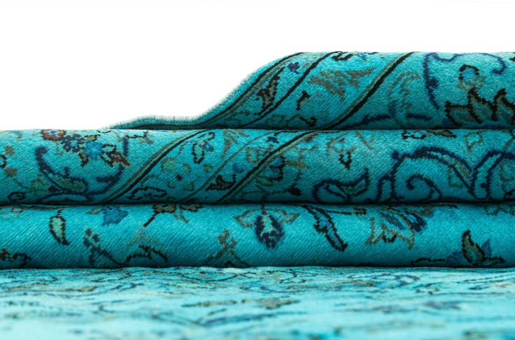 Detail image of 6' 6 x 9' 7 Vintage Royal Rug