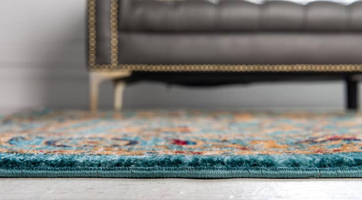 Detail image of 8' x 8' Charlestown Round Rug