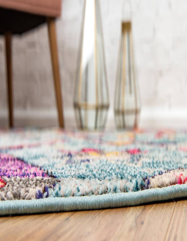 Detail image of 8' x 8' Washable Mesa Round Rug