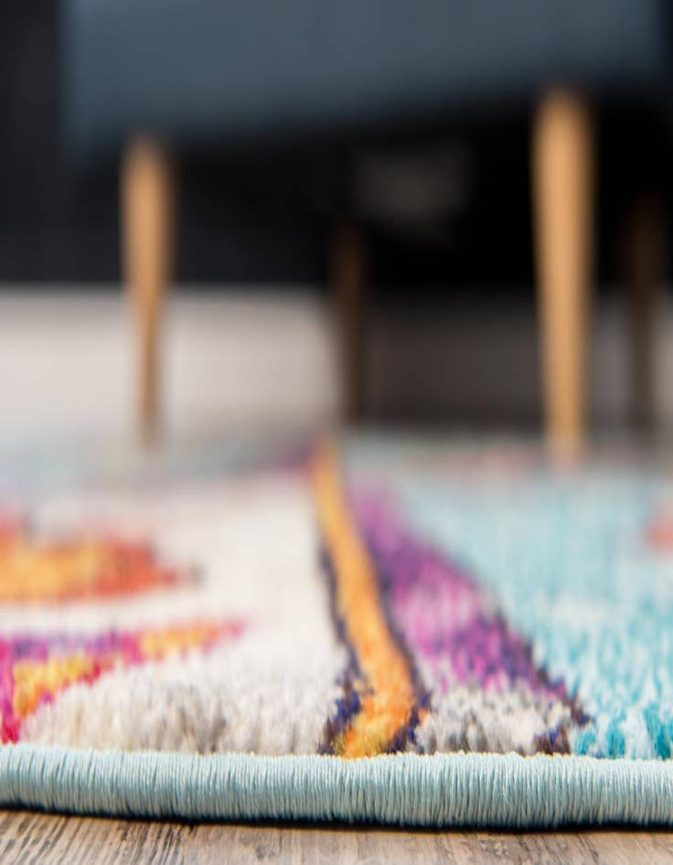 Detail image of 8' x 8' Washable Mesa Round Rug