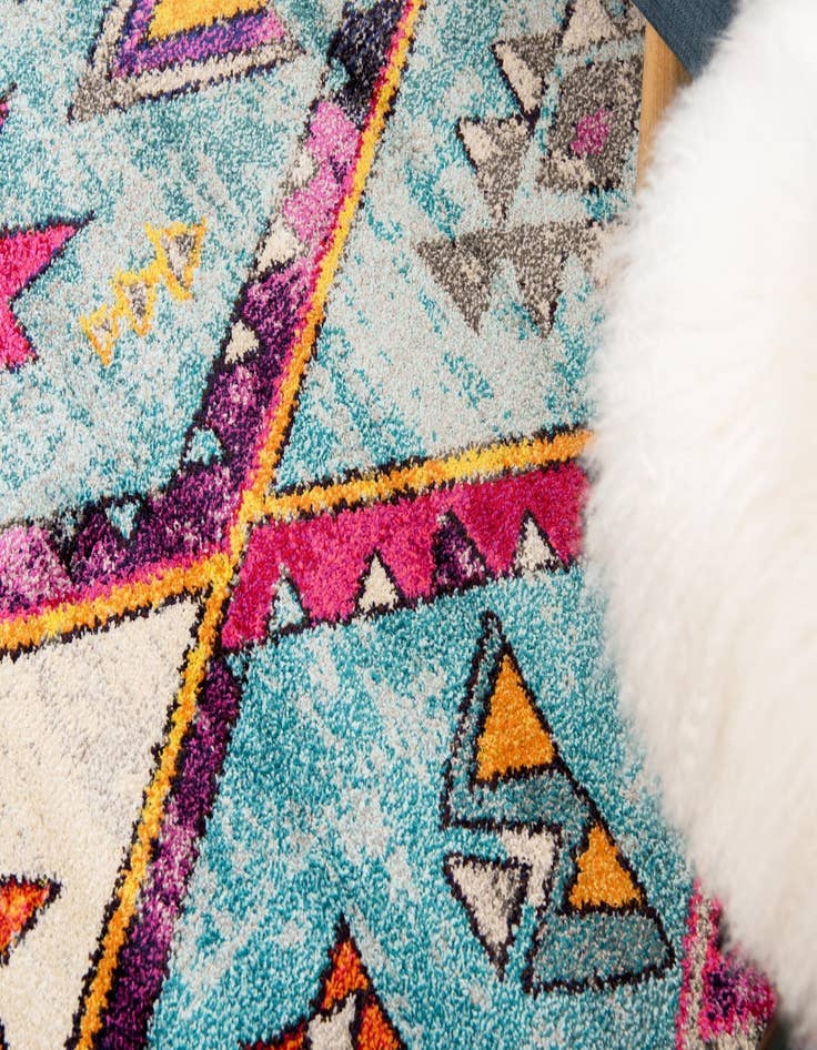 Detail image of 8' x 8' Washable Mesa Round Rug