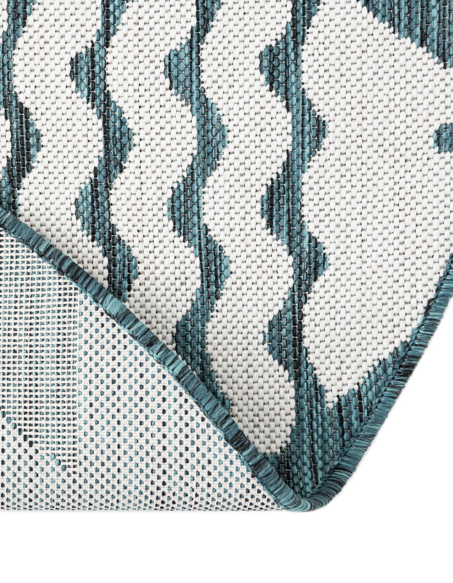 7' 10 x 7' 10 Easy-Clean Coastal Indoor / Outdoor Round Rug
