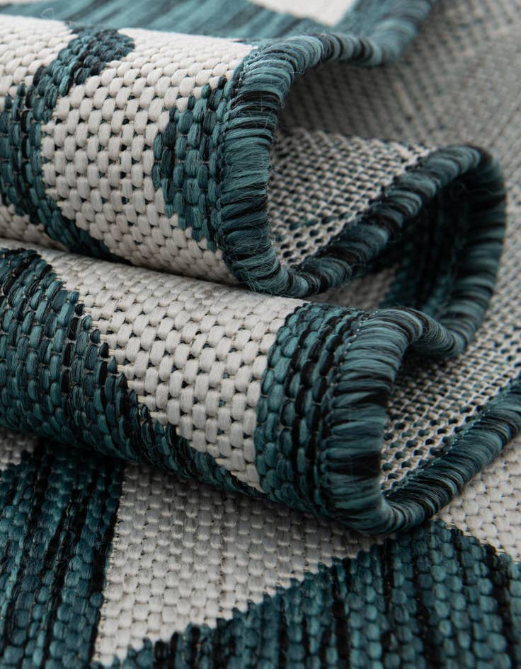 Detail image of 13' x 13' Easy-Clean Coastal Indoor / Outdoor Round Rug