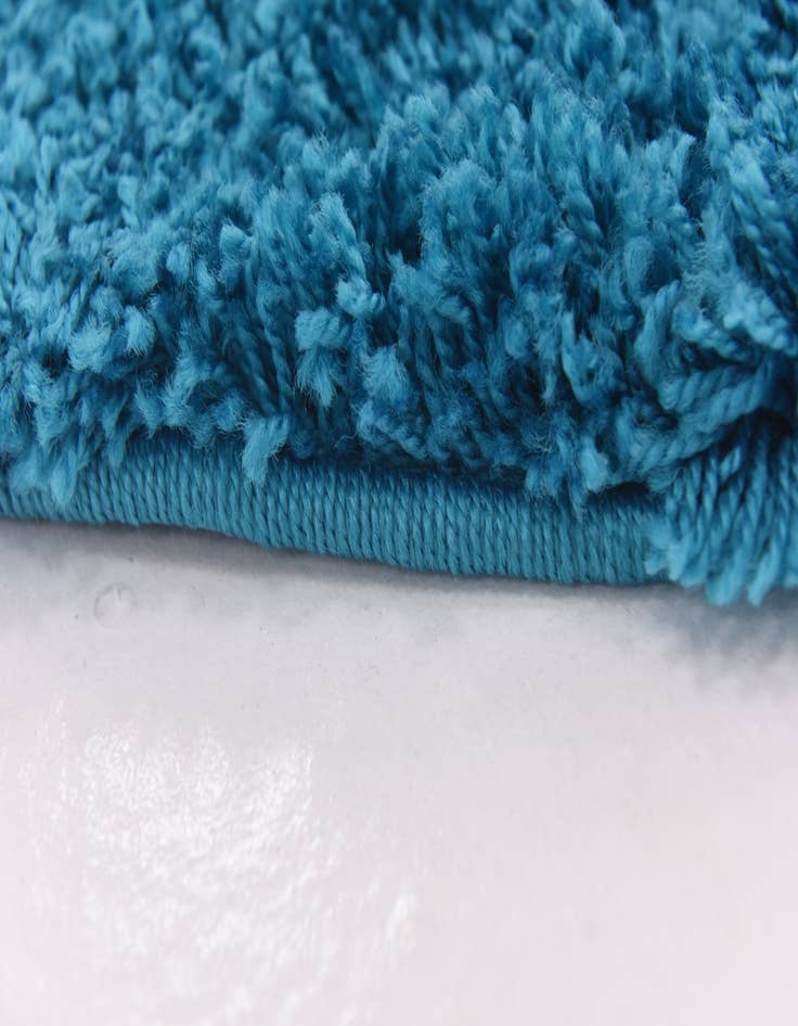 Detail image of 6' x 6' Solid Shag Round Rug